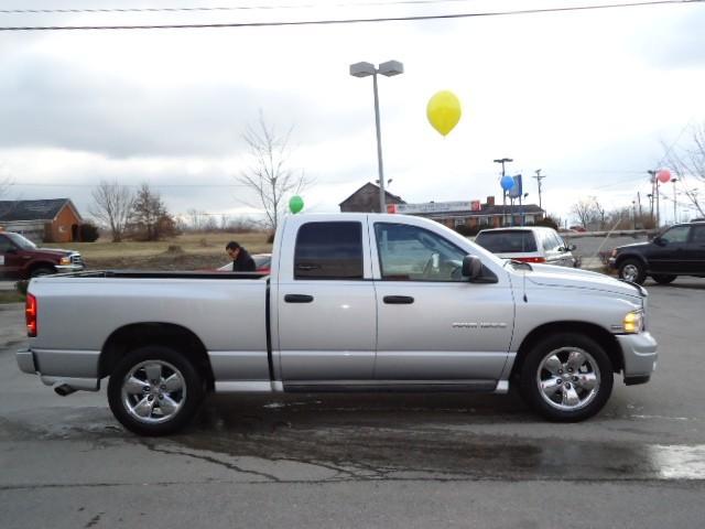 Dodge Ram Pickup 2003 photo 2