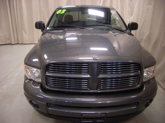 Dodge Ram Pickup 2003 photo 2