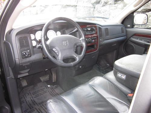 Dodge Ram Pickup 2003 photo 2