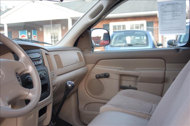 Dodge Ram Pickup 2003 photo 2