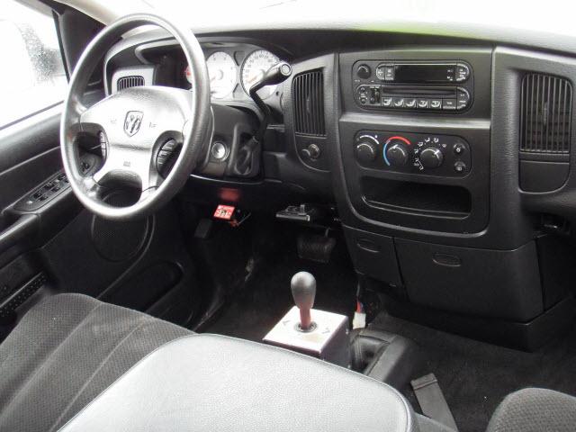 Dodge Ram Pickup 2003 photo 2