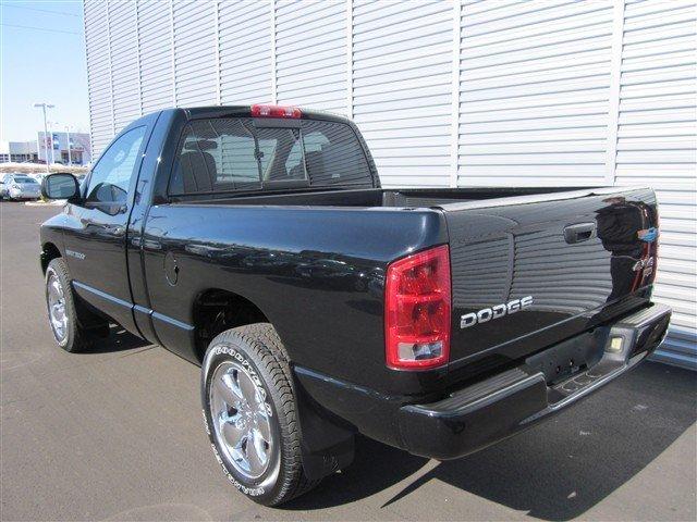 Dodge Ram Pickup 2003 photo 2