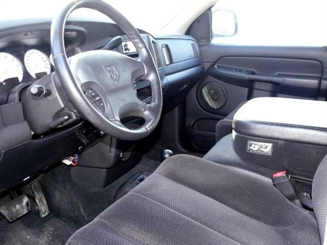 Dodge Ram Pickup 2003 photo 2