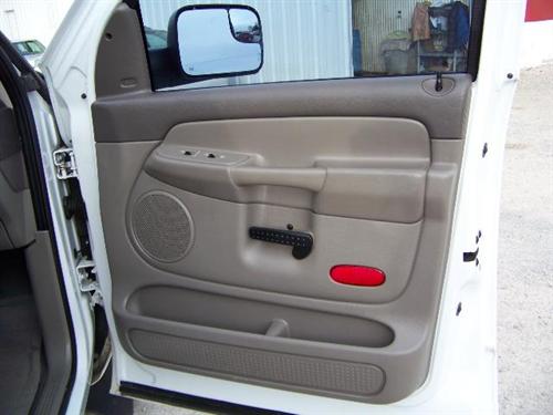 Dodge Ram Pickup 2003 photo 2