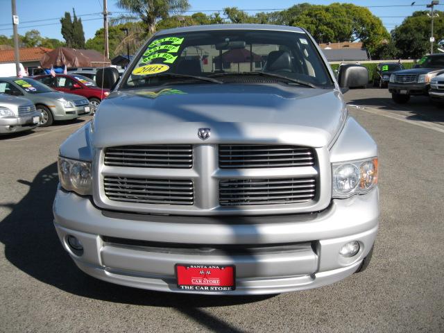 Dodge Ram Pickup 2003 photo 2