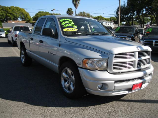 Dodge Ram Pickup 2003 photo 3