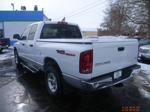 Dodge Ram Pickup 2003 photo 2