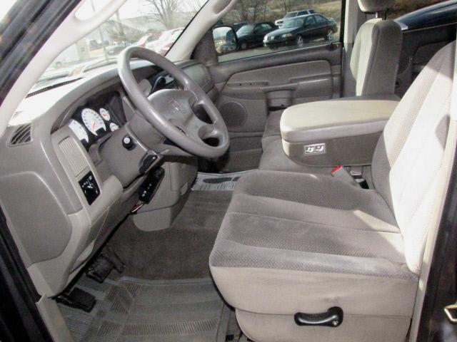 Dodge Ram Pickup 2003 photo 2
