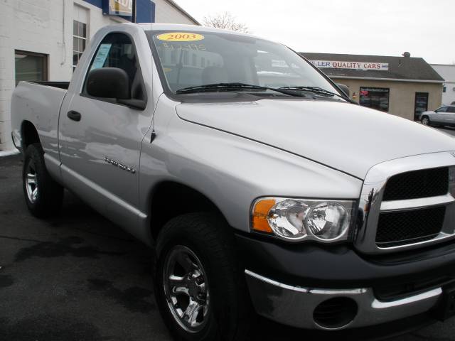Dodge Ram Pickup 2003 photo 1