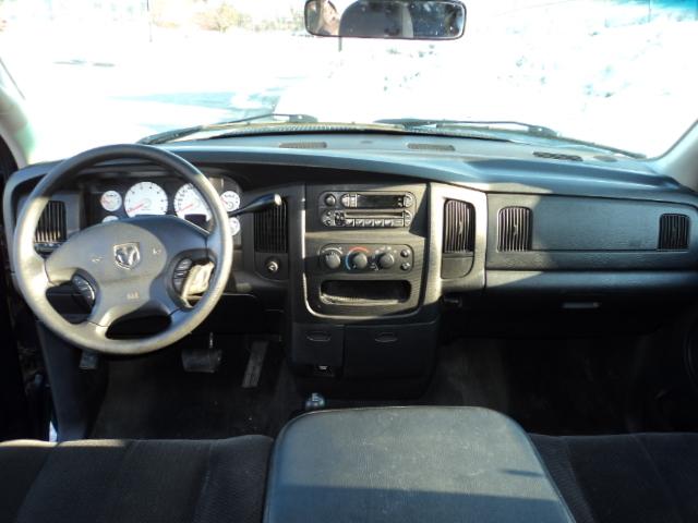 Dodge Ram Pickup 2003 photo 3