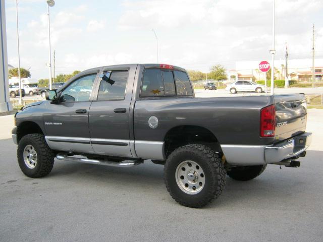 Dodge Ram Pickup 2003 photo 3