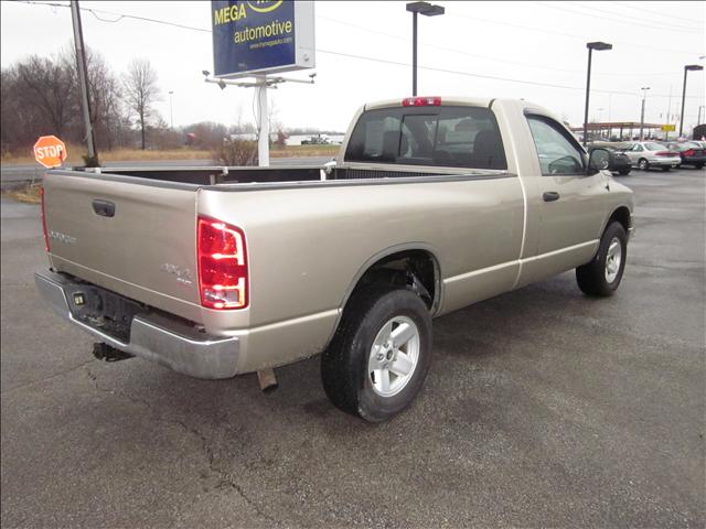 Dodge Ram Pickup 2003 photo 2