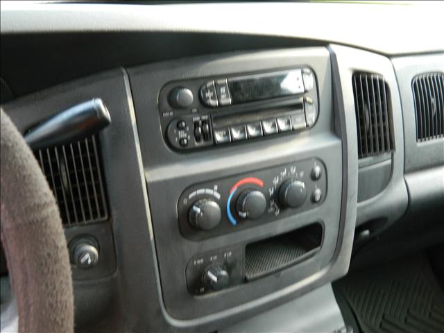 Dodge Ram Pickup 2003 photo 4