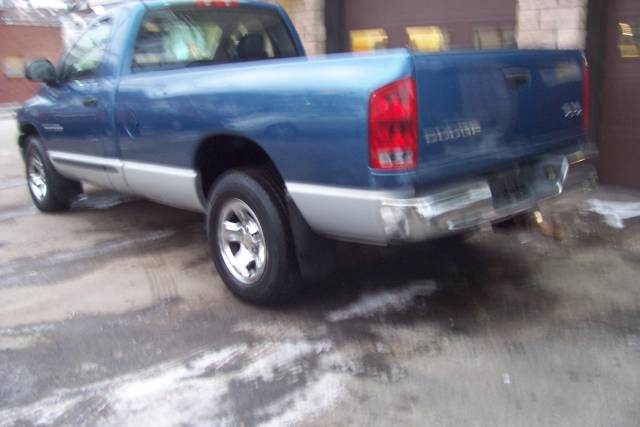 Dodge Ram Pickup 2003 photo 2