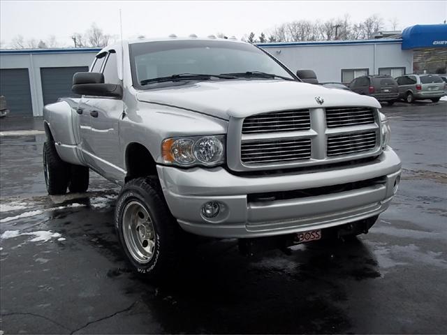 Dodge Ram Pickup 2003 photo 2