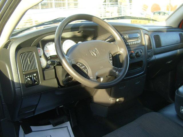 Dodge Ram Pickup 2003 photo 2