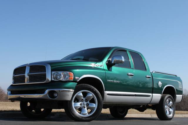 Dodge Ram Pickup 2003 photo 2