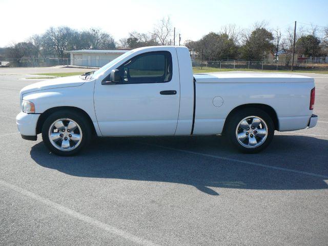 Dodge Ram Pickup 2003 photo 2