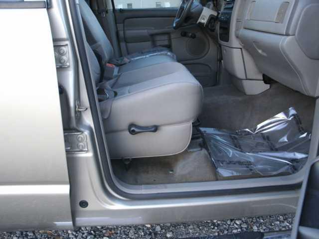 Dodge Ram Pickup 2003 photo 2