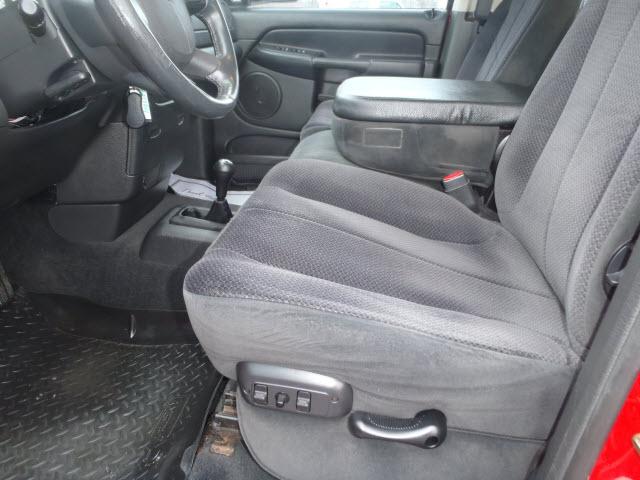 Dodge Ram Pickup 2004 photo 2