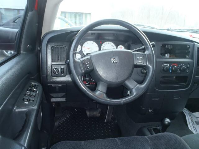 Dodge Ram Pickup 2004 photo 3