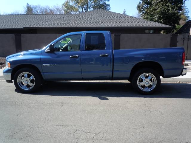 Dodge Ram Pickup 2004 photo 2
