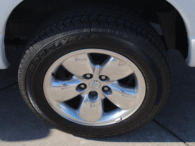 Dodge Ram Pickup 2004 photo 2
