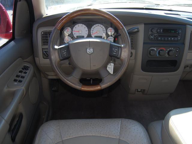 Dodge Ram Pickup 2004 photo 2