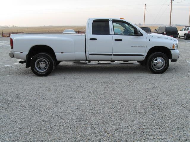 Dodge Ram Pickup 2004 photo 2