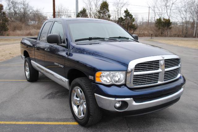 Dodge Ram Pickup 2004 photo 2