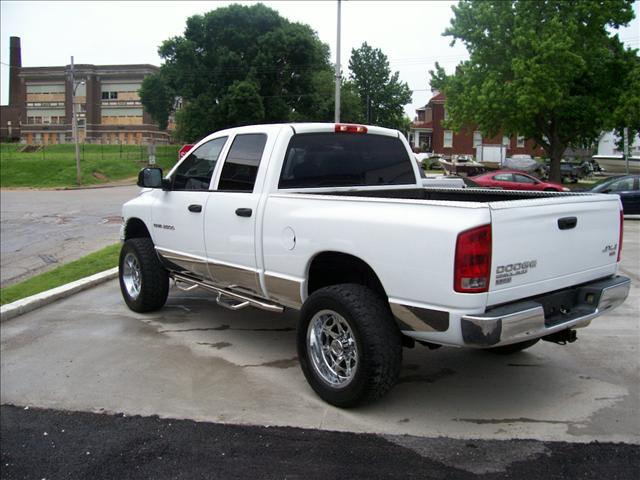Dodge Ram Pickup 2004 photo 2