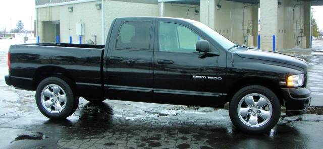 Dodge Ram Pickup 2004 photo 2