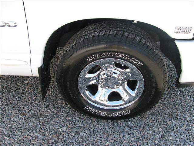 Dodge Ram Pickup 2004 photo 2