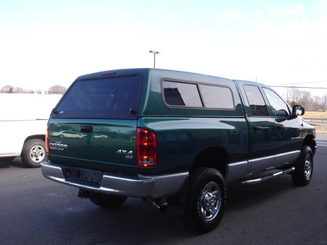 Dodge Ram Pickup 2004 photo 2