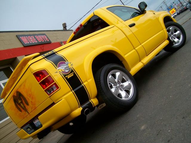 Dodge Ram Pickup 2004 photo 1