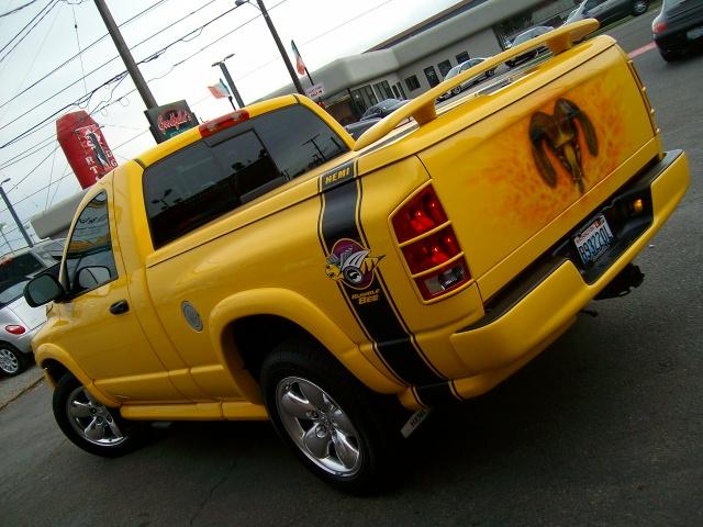 Dodge Ram Pickup 2004 photo 2