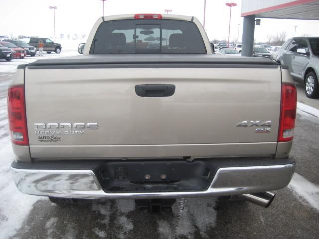 Dodge Ram Pickup 2004 photo 2