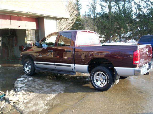 Dodge Ram Pickup 2005 photo 2