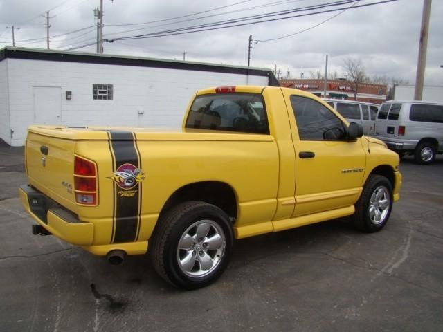 Dodge Ram Pickup 2005 photo 2