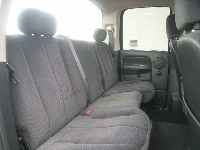 Dodge Ram Pickup 2005 photo 2