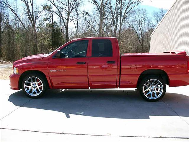 Dodge Ram Pickup 2005 photo 2