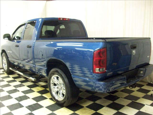 Dodge Ram Pickup 2005 photo 2