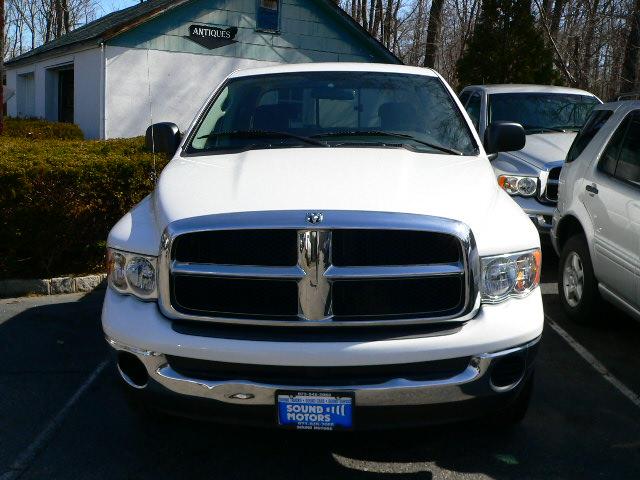 Dodge Ram Pickup 2005 photo 2