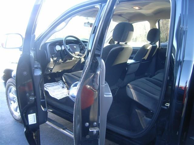 Dodge Ram Pickup 2005 photo 2