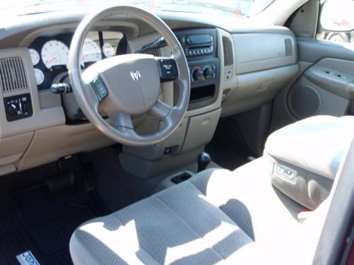 Dodge Ram Pickup 2005 photo 2