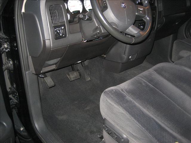 Dodge Ram Pickup 2005 photo 2