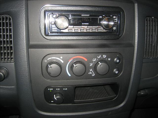 Dodge Ram Pickup 2005 photo 4