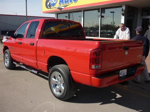 Dodge Ram Pickup 2005 photo 2
