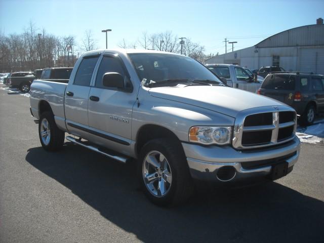 Dodge Ram Pickup 2005 photo 2