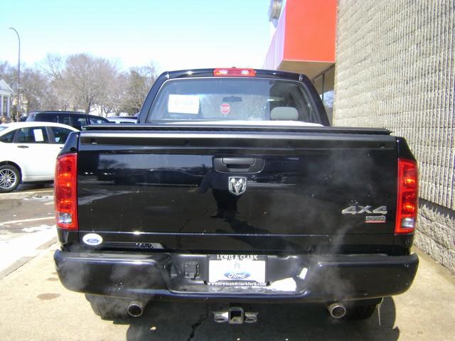 Dodge Ram Pickup 2006 photo 2